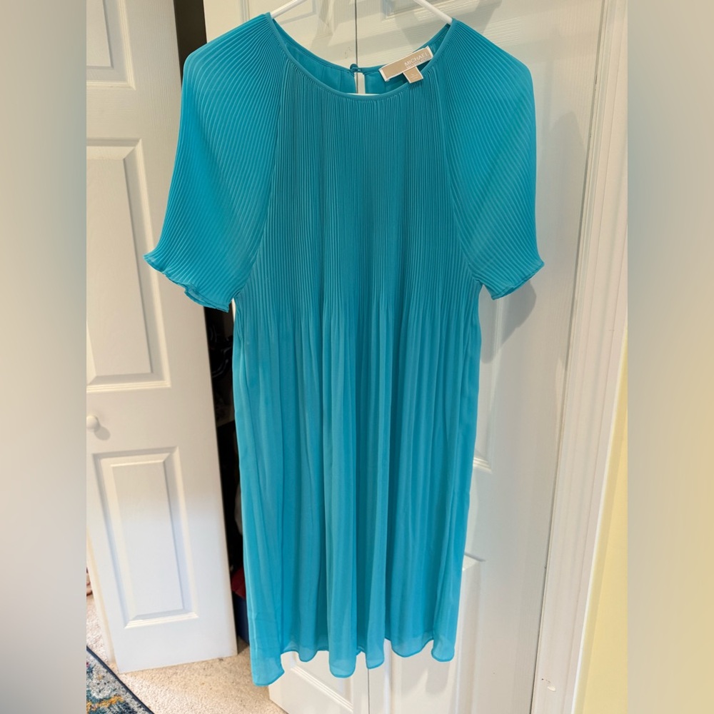 Michael Kors- Graduated Pleated short Sleeve Dress, Teal, Size L EUC